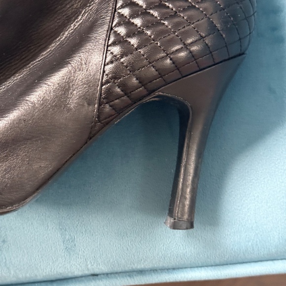 ONE TIME SALE !Nine West All LEATHER high ankle boot with Embossing--size 8- - Picture 4 of 5